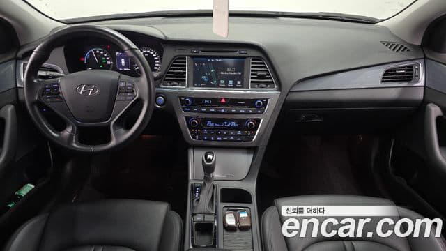 Hyundai LF Sonata Hybrid 4