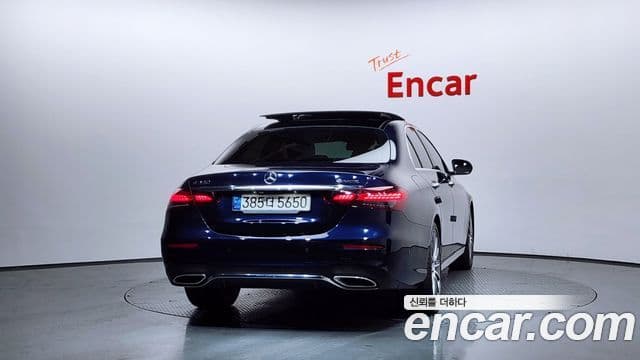 Mercedes-Benz E-Class W213 4