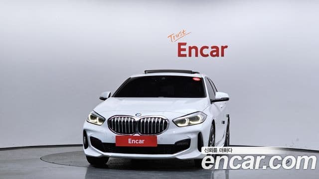 BMW 1 Series (F40) 2