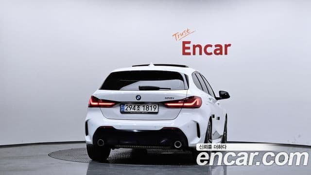 BMW 1 Series (F40) 3