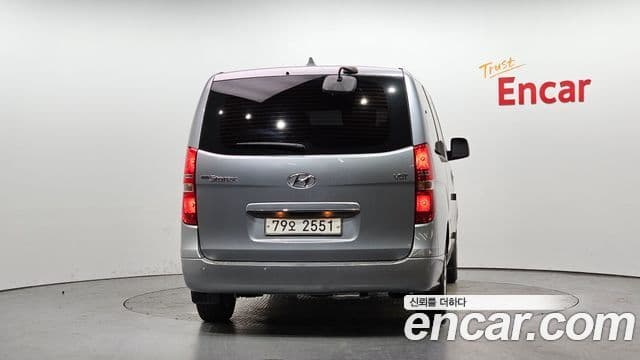 Hyundai The New Grand Starex 4