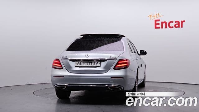 Mercedes-Benz E-Class W213 4