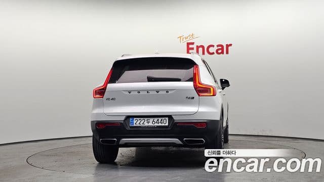 Volvo XC40 4