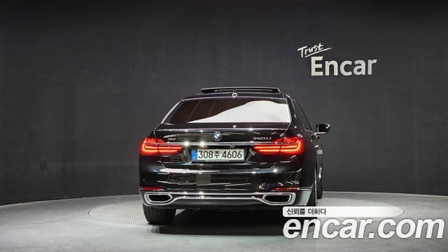 BMW 7 Series (G11) 3
