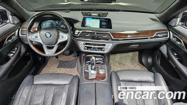 BMW 7 Series (G11) 4