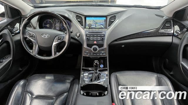 Hyundai Grandeur HG 4