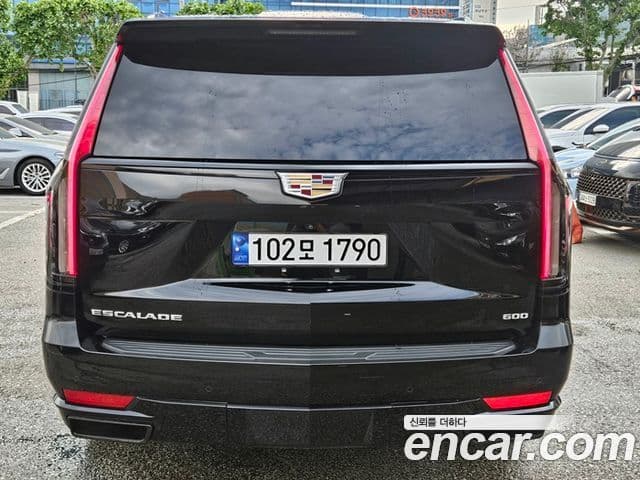 Cadillac Escalade 5th Gen 2