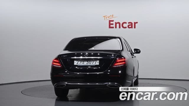Mercedes-Benz E-Class W213 4
