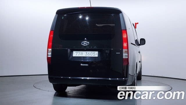Hyundai Staria 4