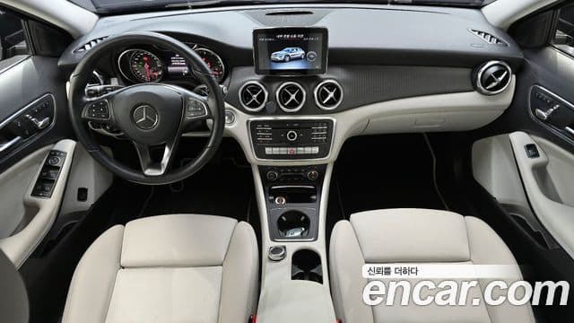 Mercedes-Benz GLA-Class X156 4