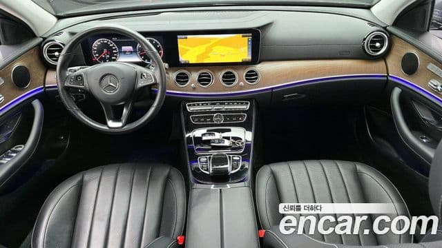 Mercedes-Benz E-Class W213 4