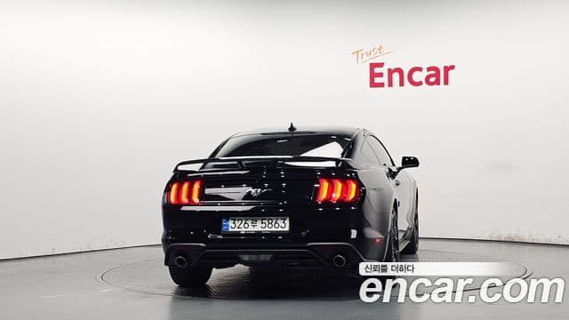Ford Mustang 4