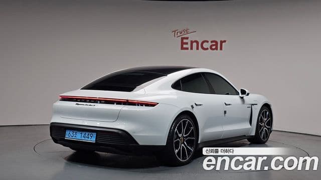 Porsche Taycan 2