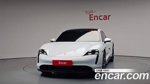 Porsche Taycan 3