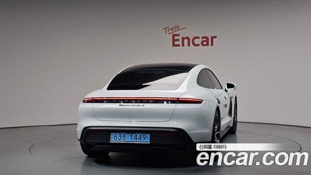 Porsche Taycan 4