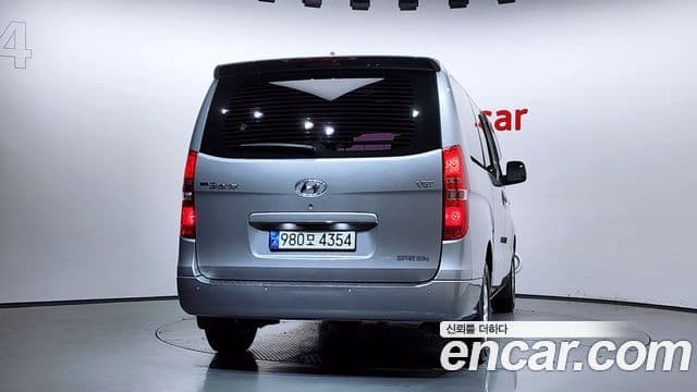 Hyundai The New Grand Starex 3