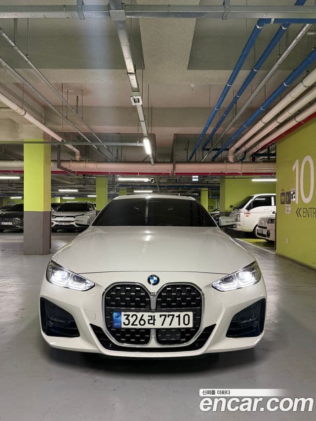 BMW 4 Series (G22) 3