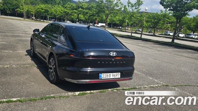 Hyundai Grandeur Hybrid (GN7) 2