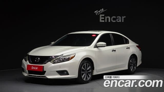 Nissan Altima 1