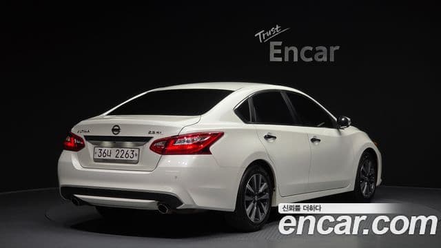 Nissan Altima 2