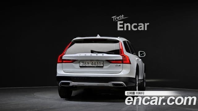 Volvo V90 Cross Country 3
