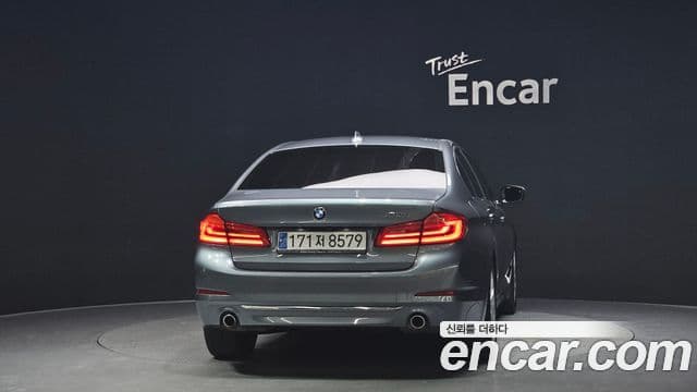 BMW 5 Series (G30) 3