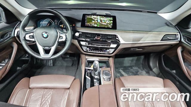 BMW 5 Series (G30) 4
