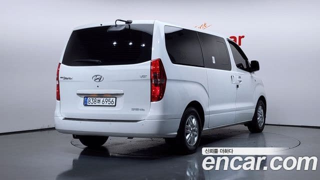 Hyundai The New Grand Starex 2