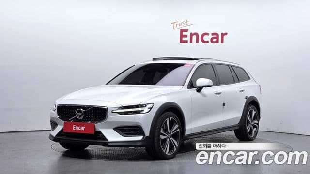 Volvo V60 Cross Country 2nd Gen 1