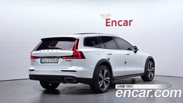 Volvo V60 Cross Country 2nd Gen 2