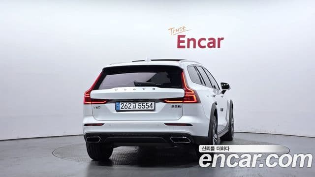Volvo V60 Cross Country 2nd Gen 4