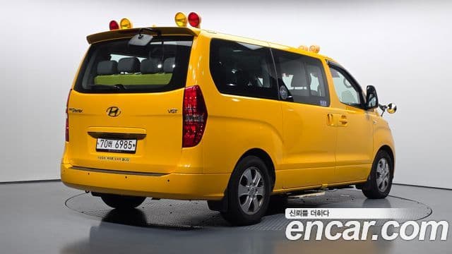 Hyundai The New Grand Starex 2