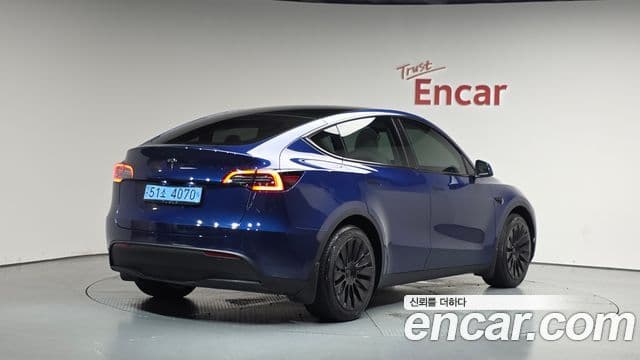 Tesla Model Y 2