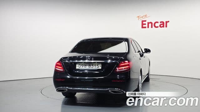Mercedes-Benz E-Class W213 4