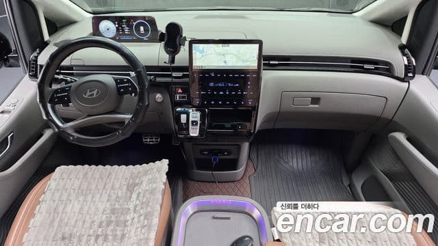 Hyundai Staria 4