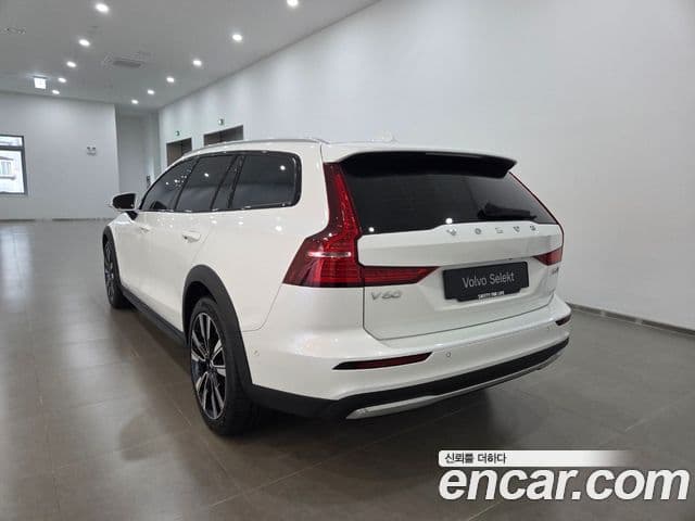 Volvo V60 Cross Country 2nd Gen 2