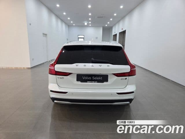 Volvo V60 Cross Country 2nd Gen 4