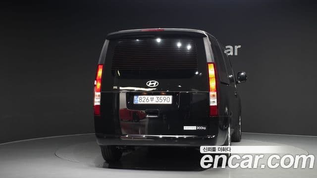 Hyundai Staria 4