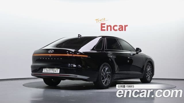 Hyundai Grandeur (GN7) 2