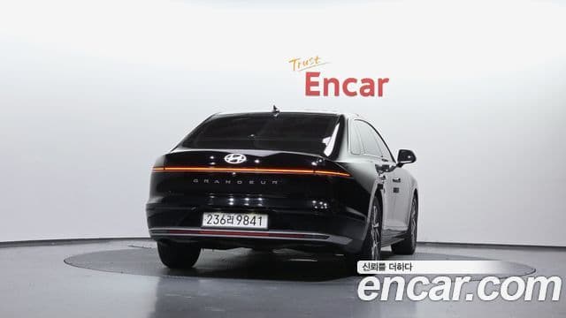Hyundai Grandeur (GN7) 4