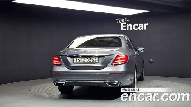 Mercedes-Benz E-Class W213 4