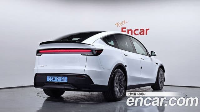 Tesla Model Y 2