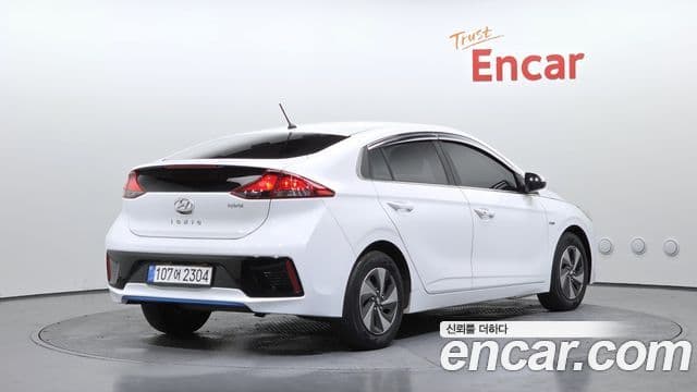Hyundai Ioniq Hybrid 2
