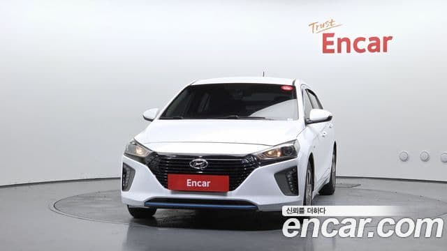 Hyundai Ioniq Hybrid 3