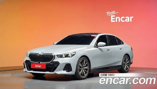 BMW 5 Series (G60)