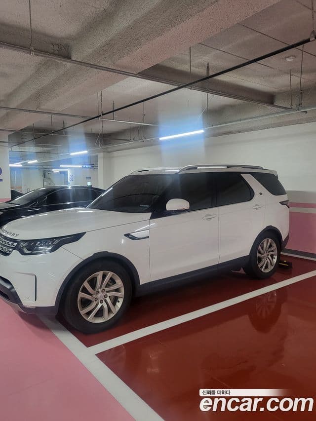 Land Rover Discovery 5 3