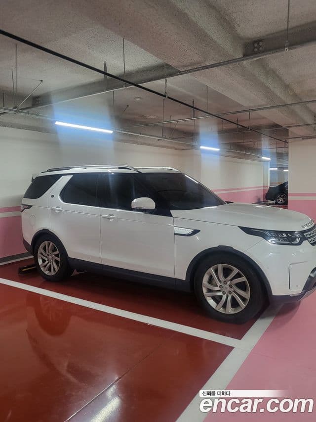 Land Rover Discovery 5 4