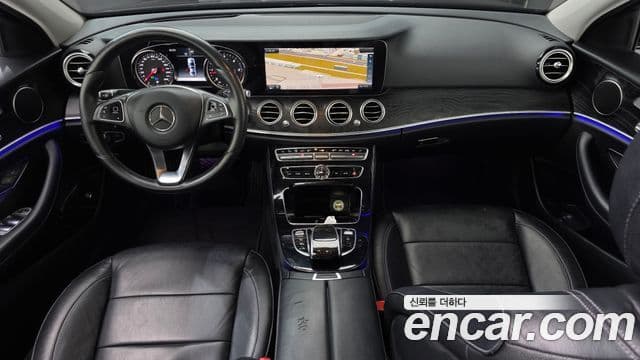Mercedes-Benz E-Class W213 4