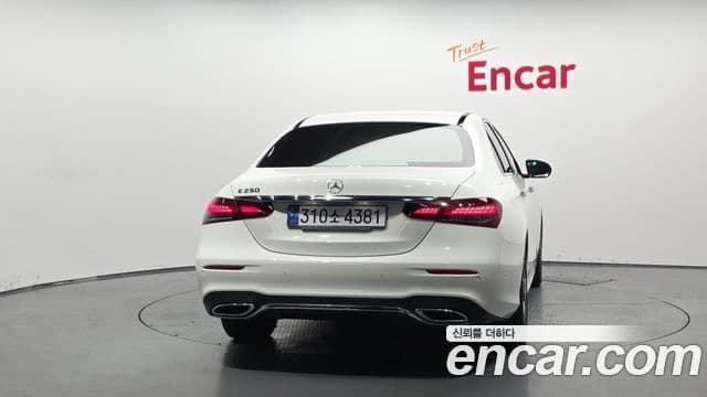Mercedes-Benz E-Class W213 4