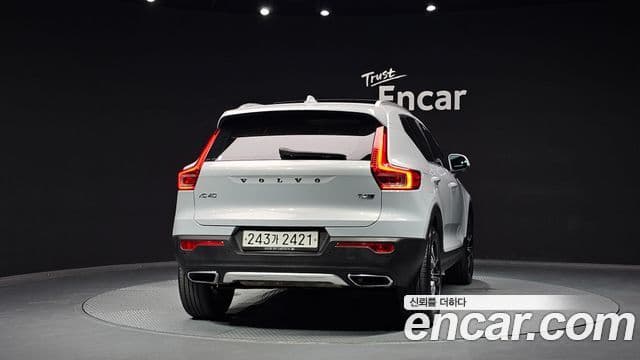 Volvo XC40 4